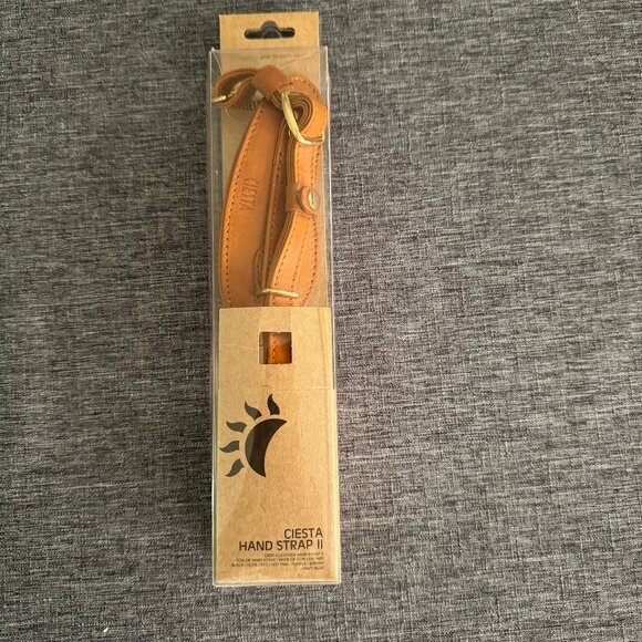 CIESTA Leather hand camera strap II with plate - in box - Never used - NWT - Picture 4 of 5